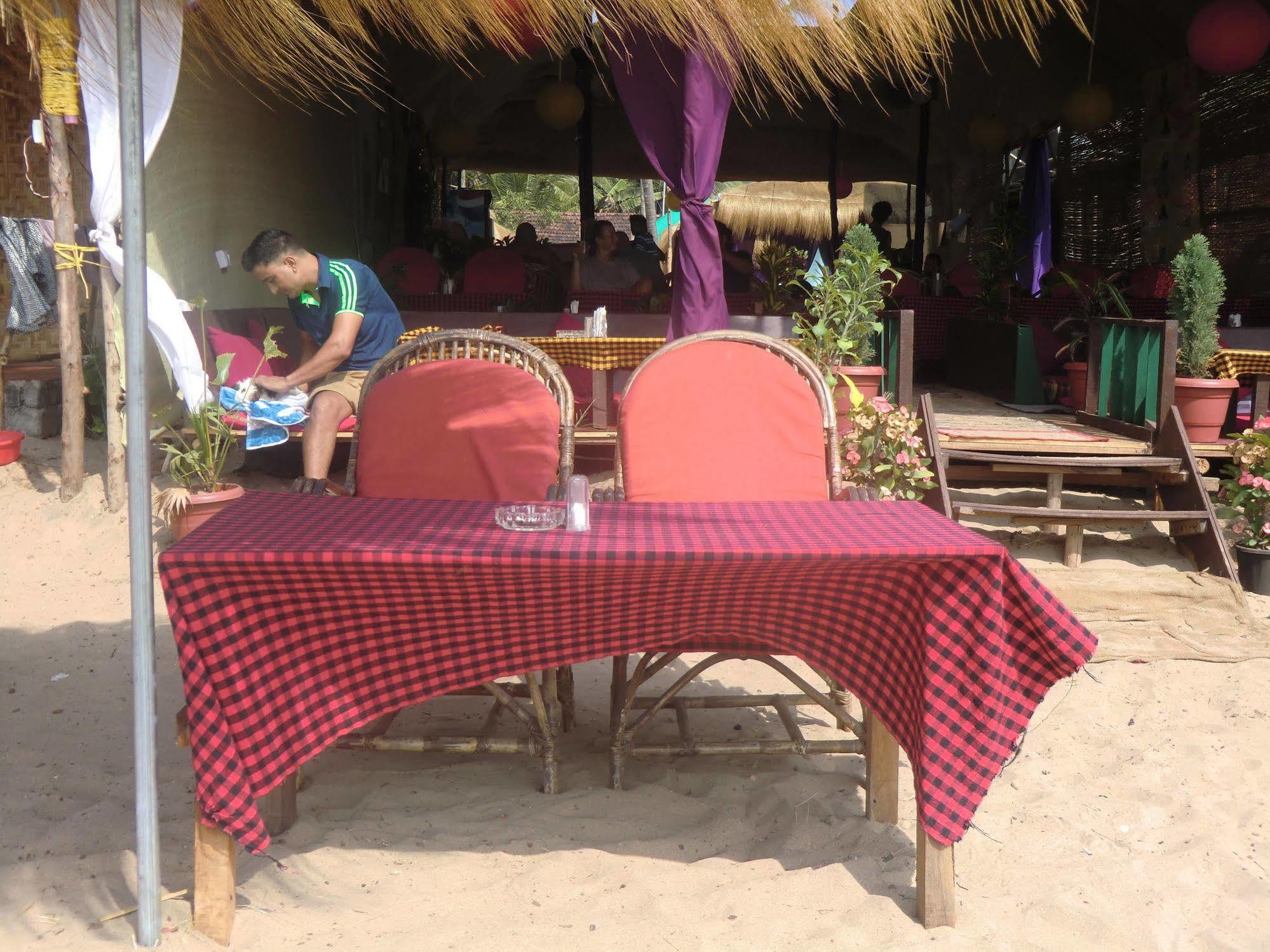 DucknChill-Agonda Hotel Buitenkant foto
